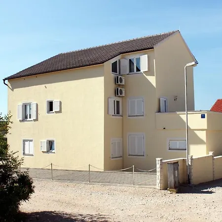 6178a Apartment