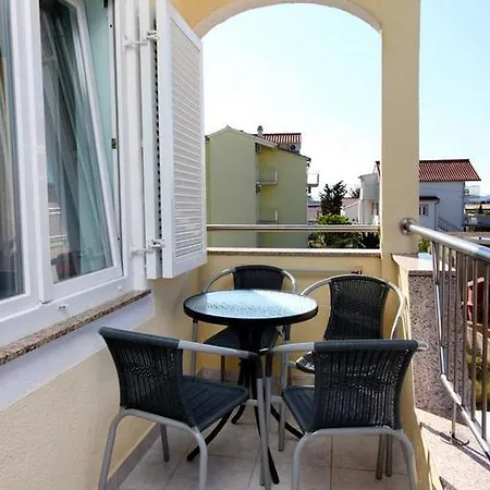6178a Apartment *